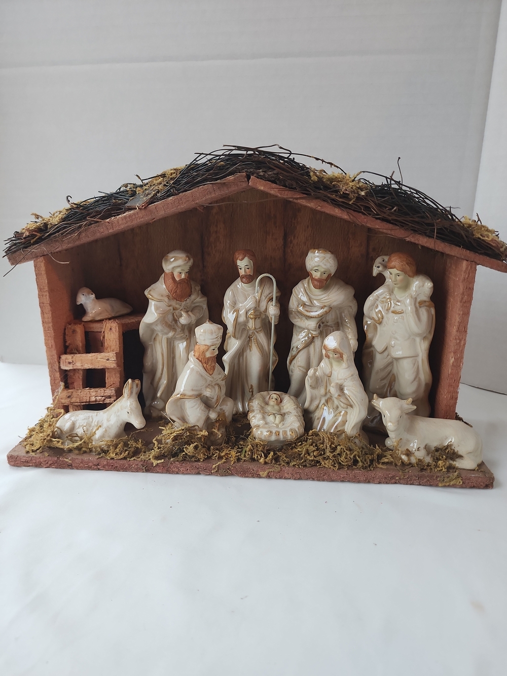Vintage Porcelain Nativity Set 10 Fixed Figures Wooden Creche Manger C7699